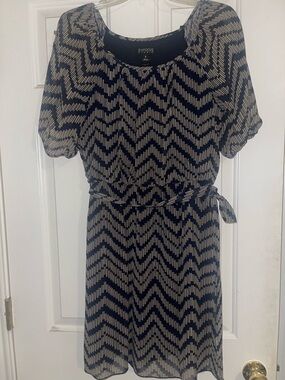 Enfocus Studio Navy & Cream Zigzag Midi Dress with Tie Waist